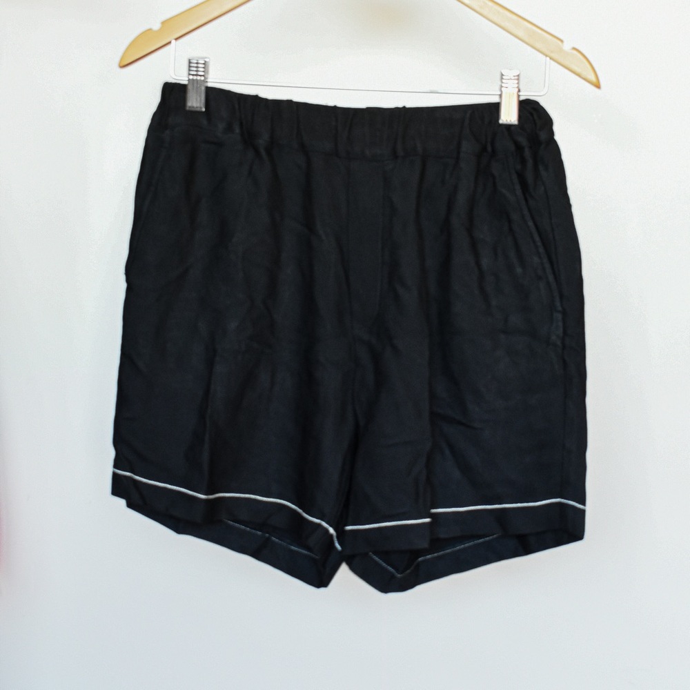 BASSIKE Black Casual Shorts with contrast stitch - Picture 6 of 11